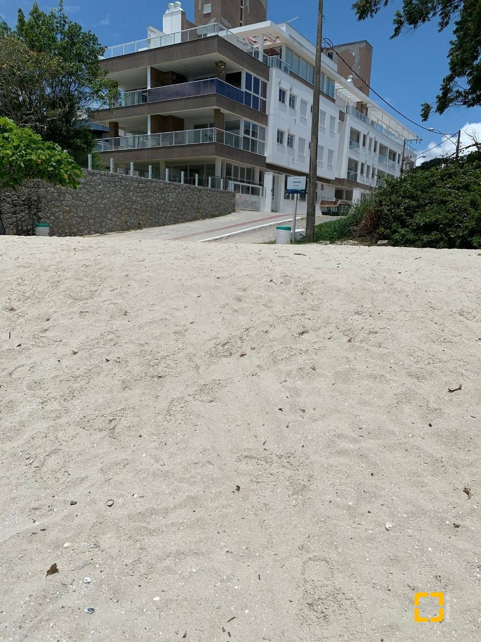 Casa com 303m², 14 quartos (sendo 7 suítes), 3 garagens, no bairro Canasvieiras em Florianópolis