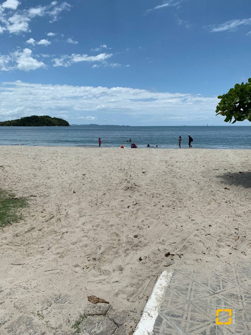 Casa com 303m², 14 quartos (sendo 7 suítes), 3 garagens, no bairro Canasvieiras em Florianópolis