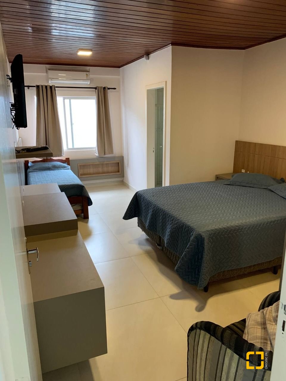 Casa com 303m², 14 quartos (sendo 7 suítes), 3 garagens, no bairro Canasvieiras em Florianópolis