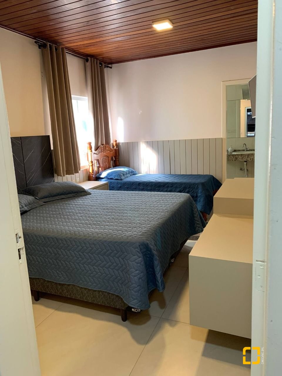 Casa com 303m², 14 quartos (sendo 7 suítes), 3 garagens, no bairro Canasvieiras em Florianópolis