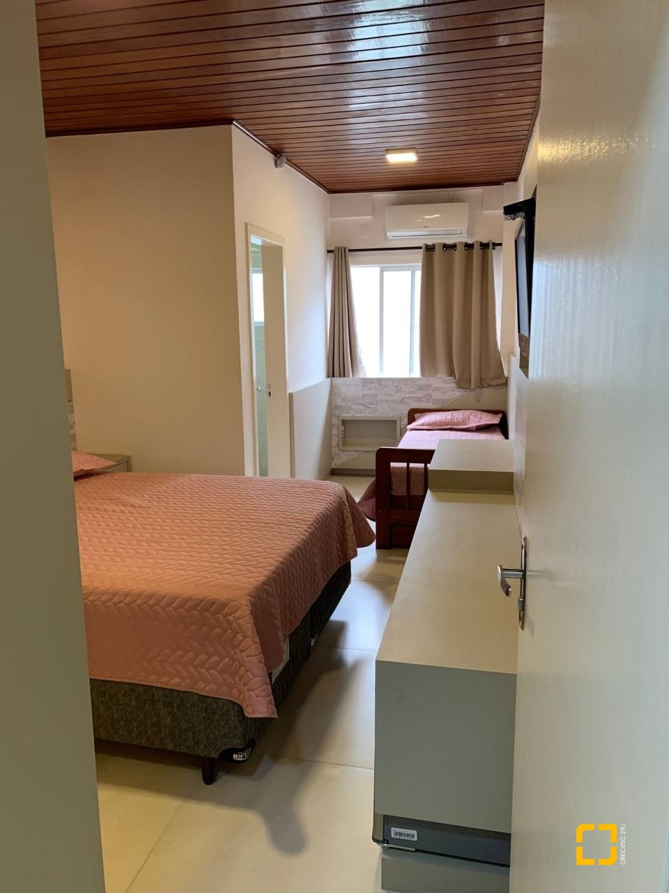 Casa com 303m², 14 quartos (sendo 7 suítes), 3 garagens, no bairro Canasvieiras em Florianópolis