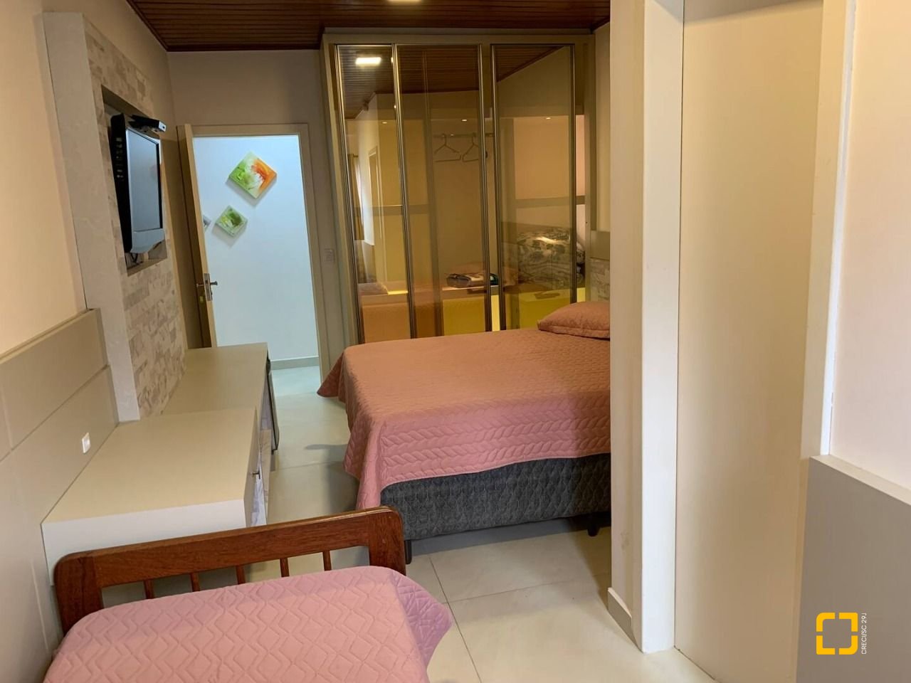Casa com 303m², 14 quartos (sendo 7 suítes), 3 garagens, no bairro Canasvieiras em Florianópolis
