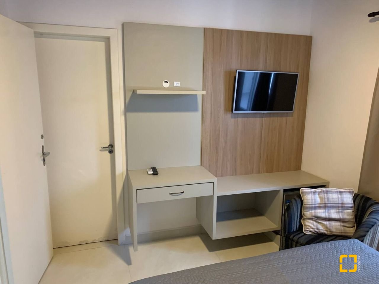 Casa com 303m², 14 quartos (sendo 7 suítes), 3 garagens, no bairro Canasvieiras em Florianópolis