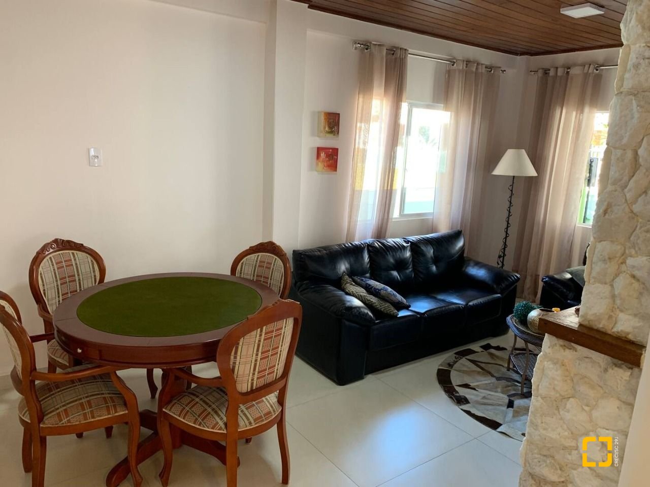 Casa com 303m², 14 quartos (sendo 7 suítes), 3 garagens, no bairro Canasvieiras em Florianópolis