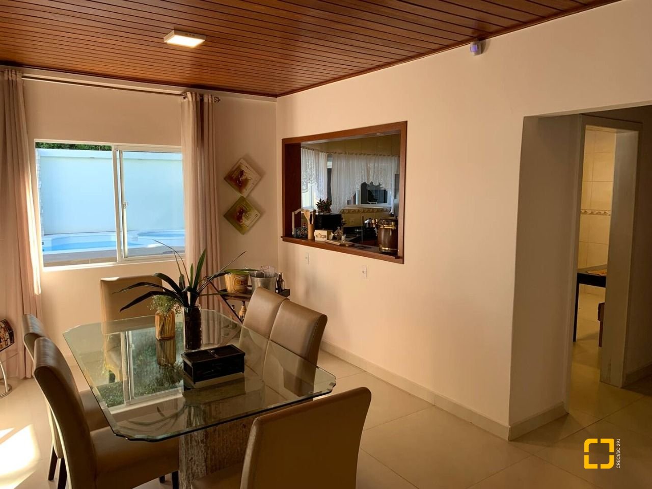 Casa com 303m², 14 quartos (sendo 7 suítes), 3 garagens, no bairro Canasvieiras em Florianópolis