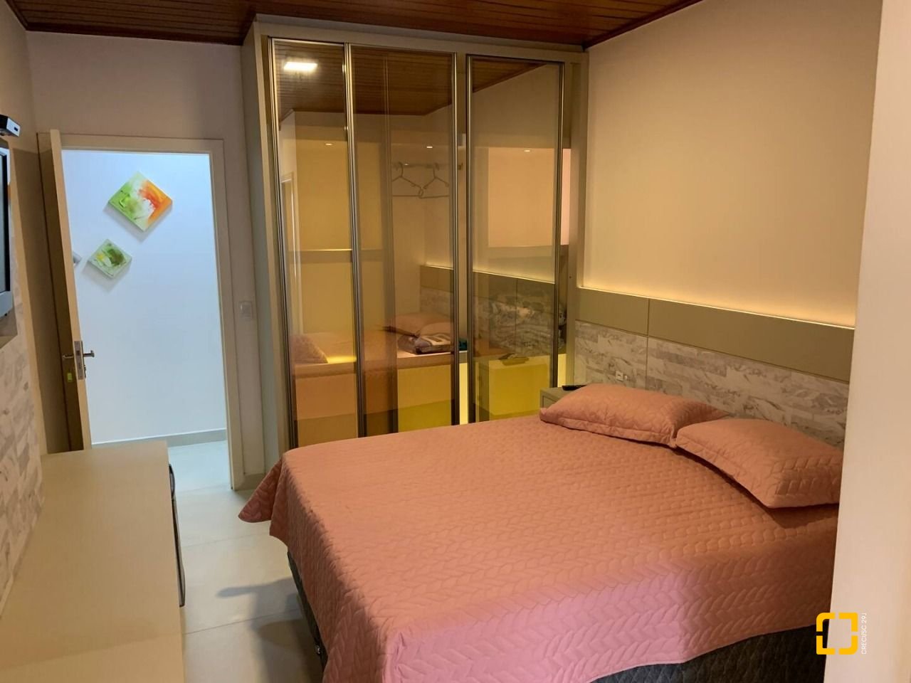 Casa com 303m², 14 quartos (sendo 7 suítes), 3 garagens, no bairro Canasvieiras em Florianópolis