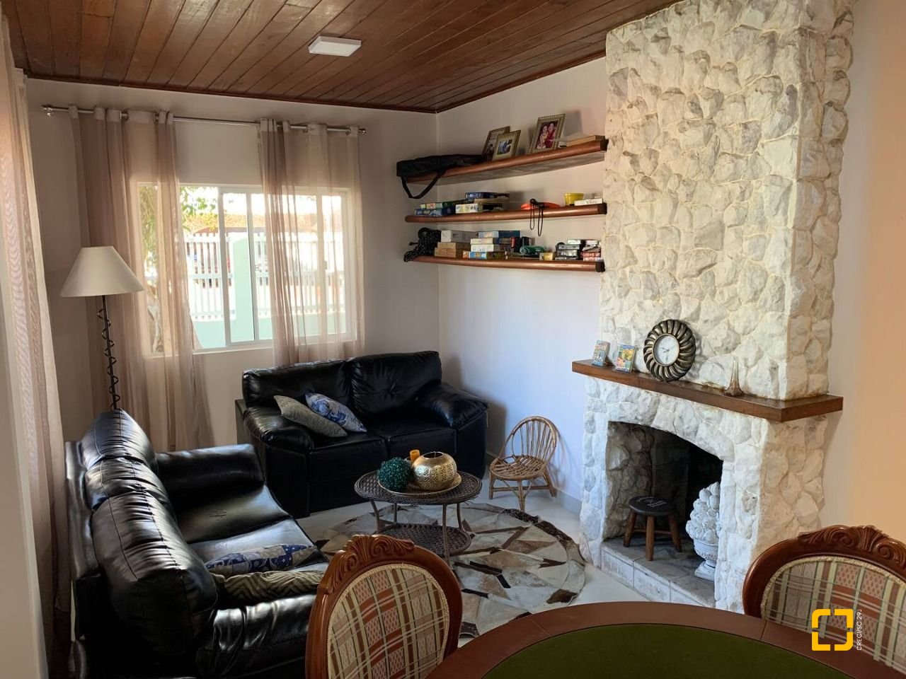 Casa com 303m², 14 quartos (sendo 7 suítes), 3 garagens, no bairro Canasvieiras em Florianópolis
