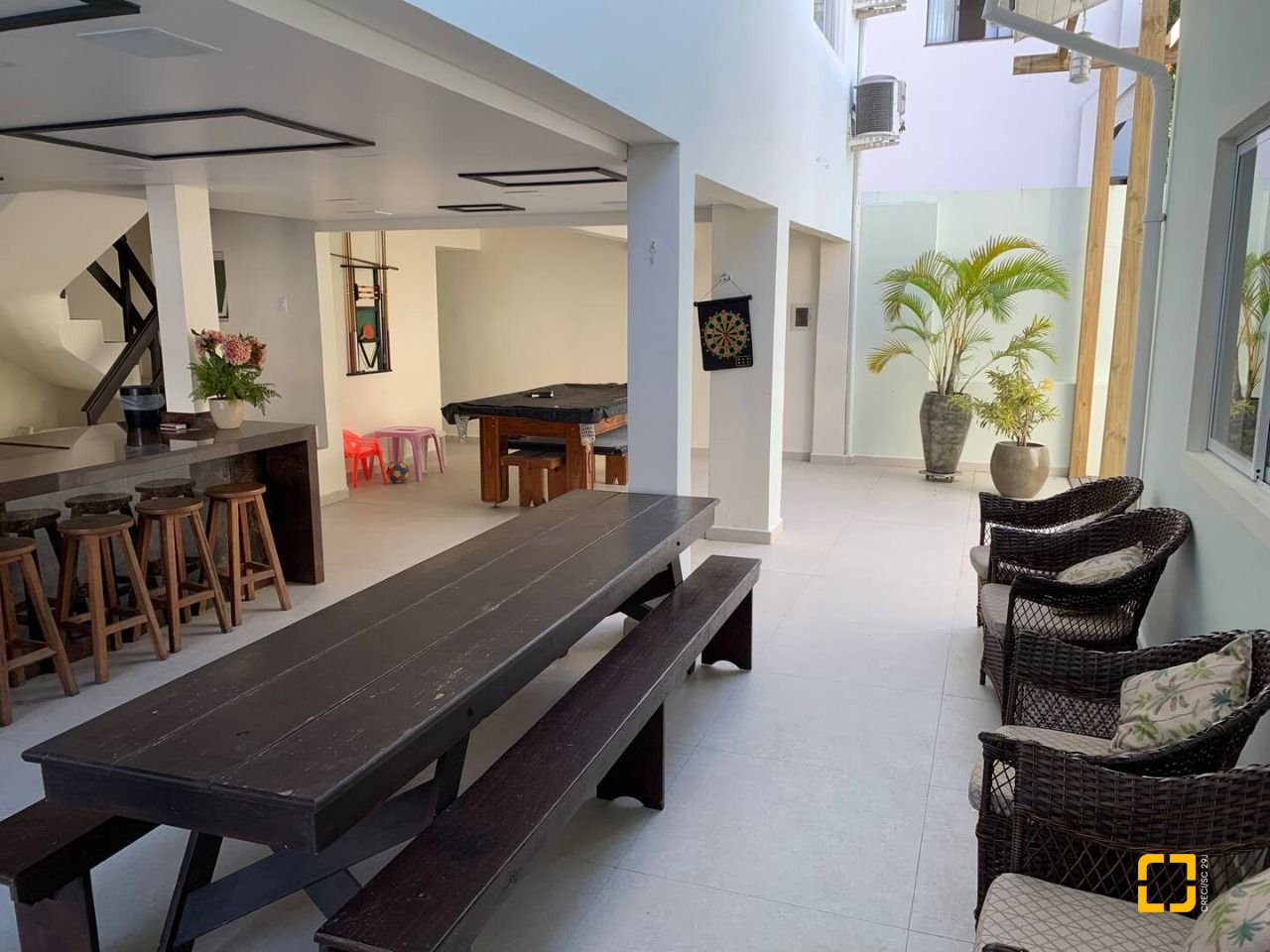 Casa com 303m², 14 quartos (sendo 7 suítes), 3 garagens, no bairro Canasvieiras em Florianópolis