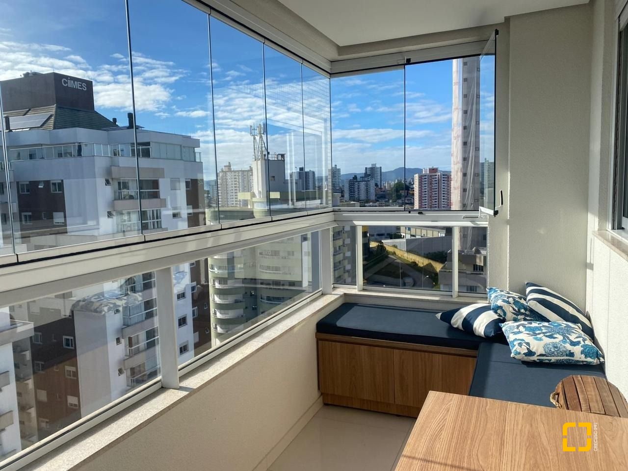 Apartamento com 97m², 3 quartos (sendo 1 suíte), 2 garagens, no bairro Nossa Senhora do Rosário em São José