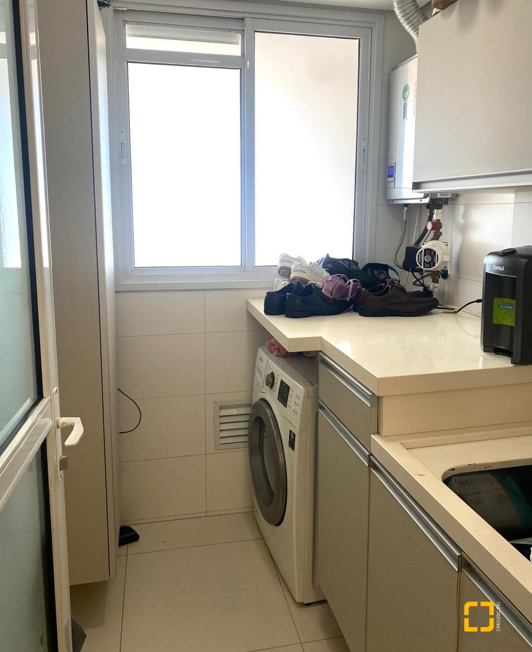 Apartamento com 97m², 3 quartos (sendo 1 suíte), 2 garagens, no bairro Nossa Senhora do Rosário em São José