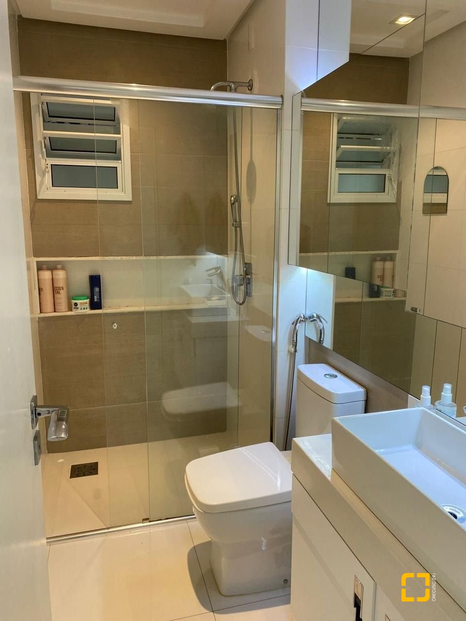 Apartamento com 97m², 3 quartos (sendo 1 suíte), 2 garagens, no bairro Nossa Senhora do Rosário em São José