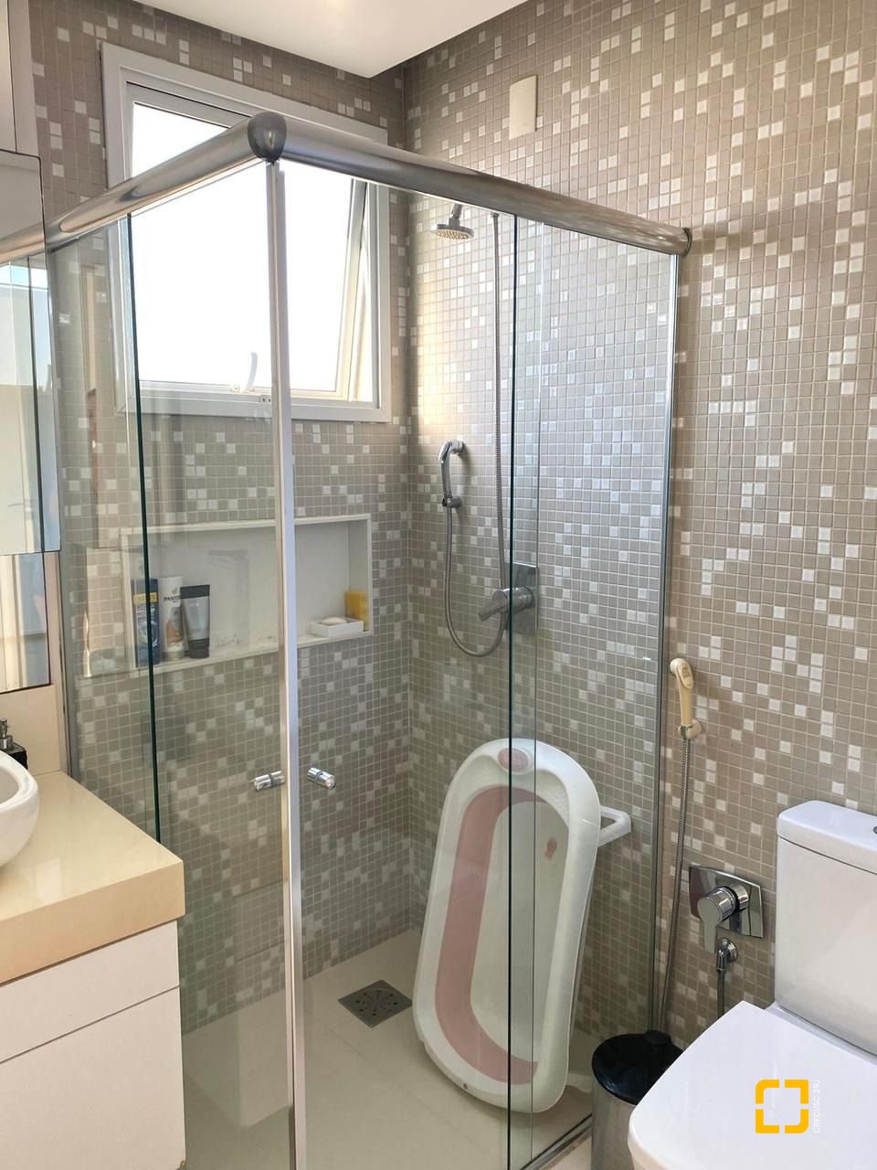 Apartamento com 97m², 3 quartos (sendo 1 suíte), 2 garagens, no bairro Nossa Senhora do Rosário em São José
