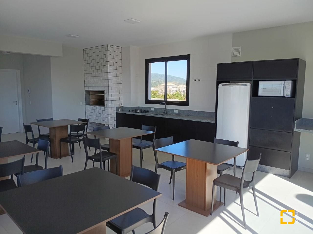 Apartamento com 77m², 3 quartos (sendo 1 suíte), 1 garagem, no bairro Ingleses em Florianópolis
