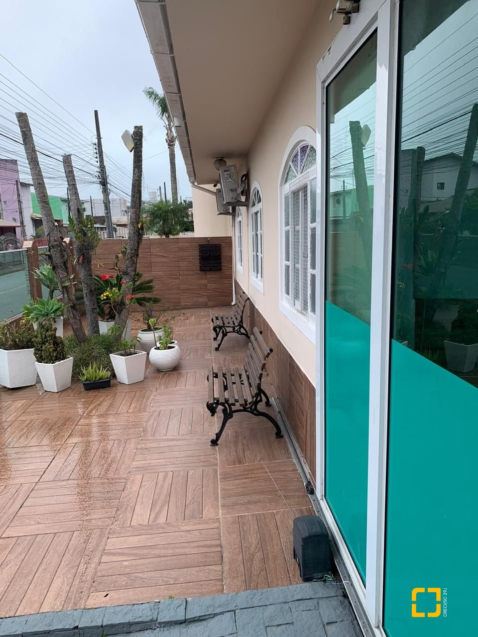 Casa com 207m², 3 quartos (sendo 1 suíte), 3 garagens, no bairro Flor de Nápolis em São José