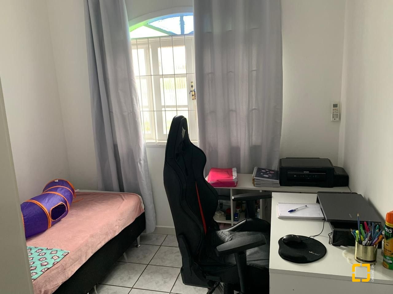 Casa com 207m², 3 quartos (sendo 1 suíte), 3 garagens, no bairro Flor de Nápolis em São José