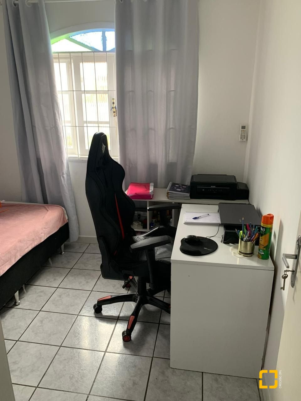 Casa com 207m², 3 quartos (sendo 1 suíte), 3 garagens, no bairro Flor de Nápolis em São José