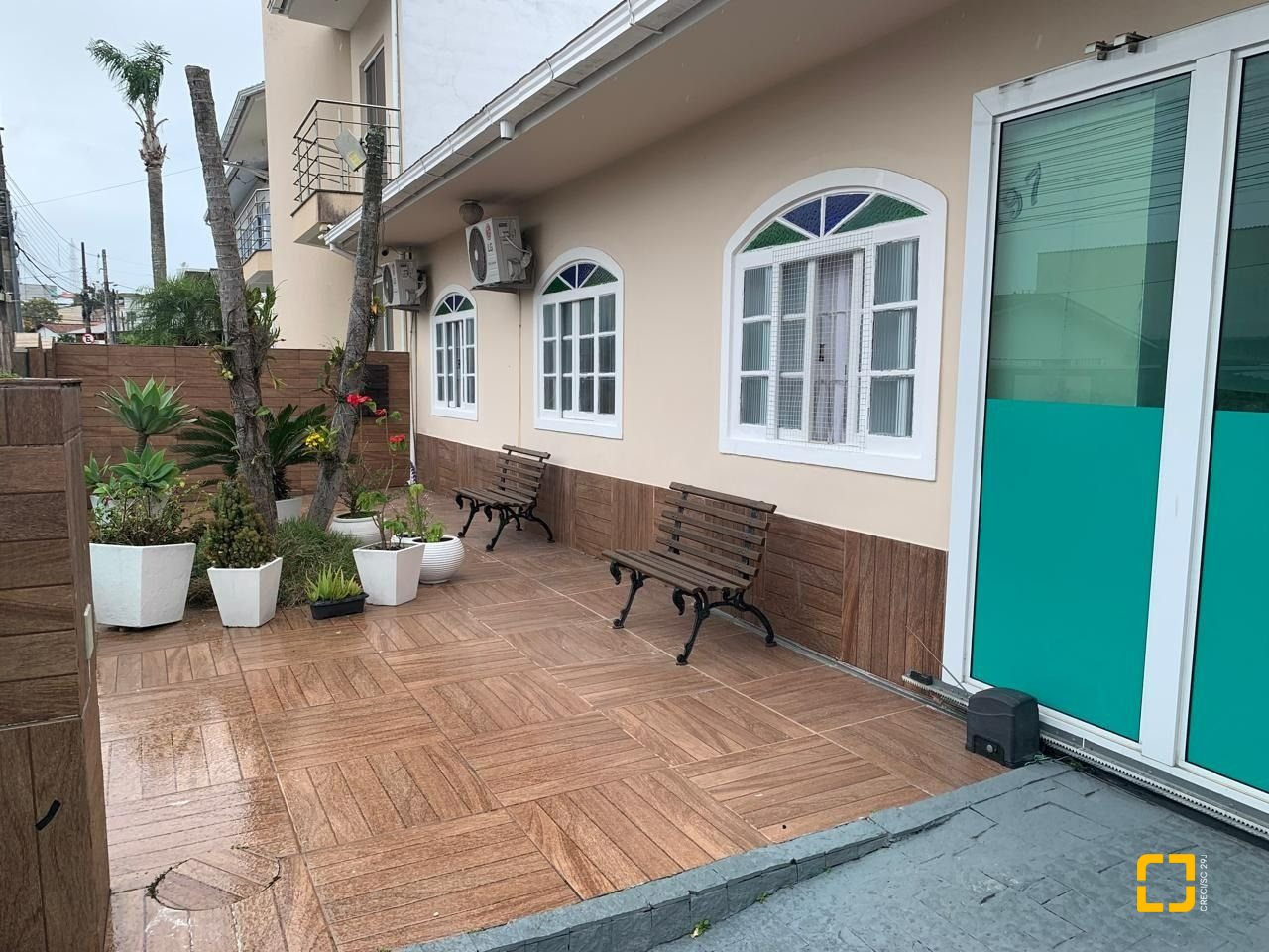 Casa com 207m², 3 quartos (sendo 1 suíte), 3 garagens, no bairro Flor de Nápolis em São José