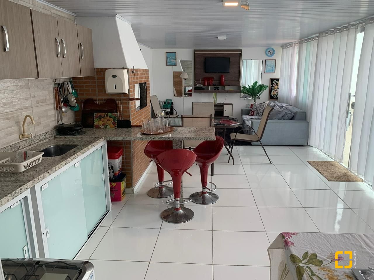 Casa com 207m², 3 quartos (sendo 1 suíte), 3 garagens, no bairro Flor de Nápolis em São José
