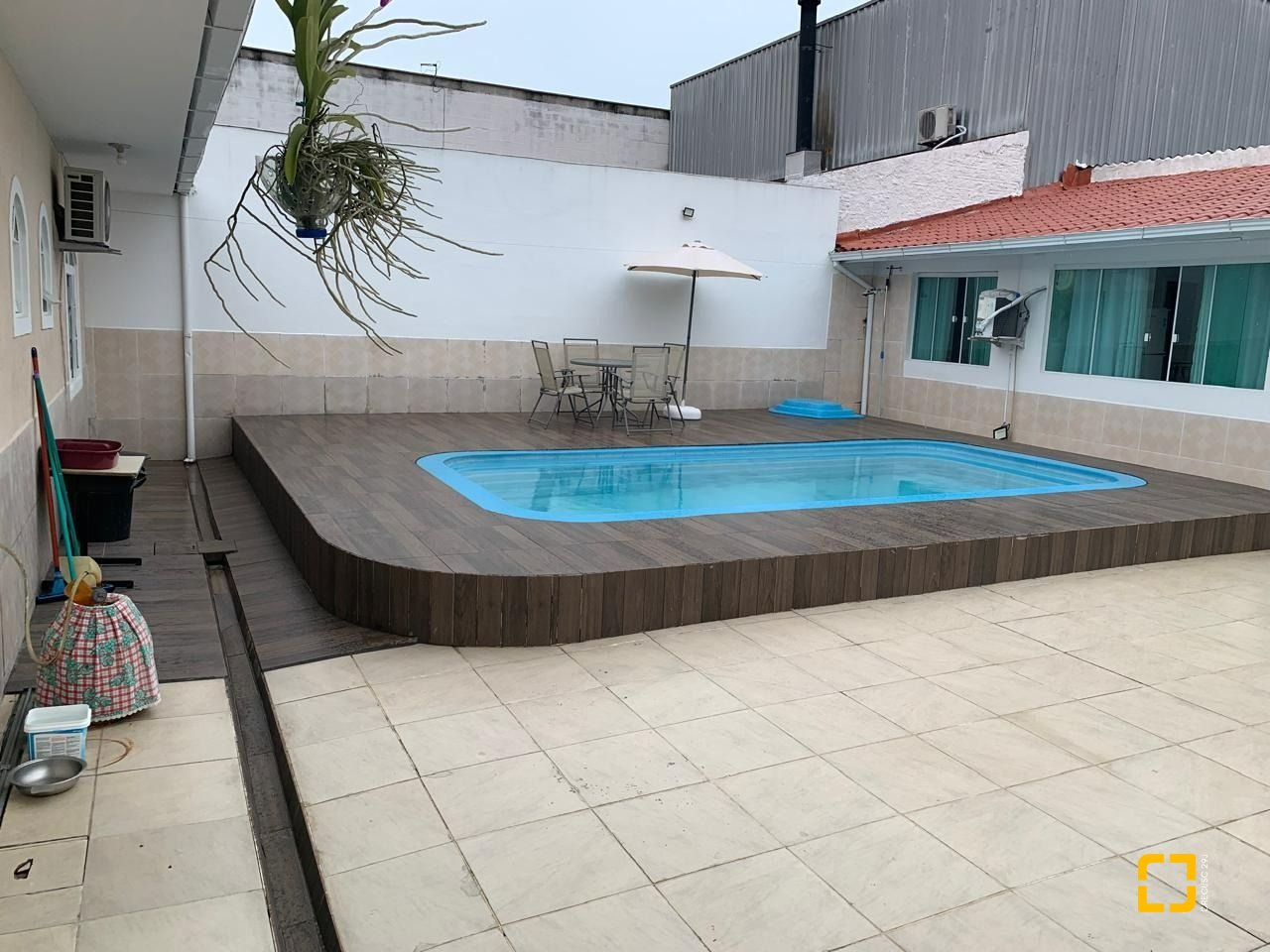 Casa com 207m², 3 quartos (sendo 1 suíte), 3 garagens, no bairro Flor de Nápolis em São José