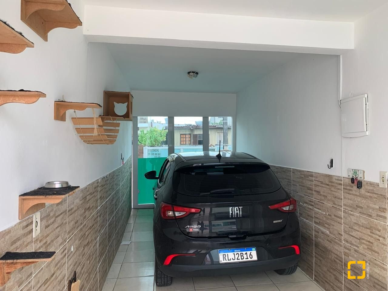 Casa com 207m², 3 quartos (sendo 1 suíte), 3 garagens, no bairro Flor de Nápolis em São José