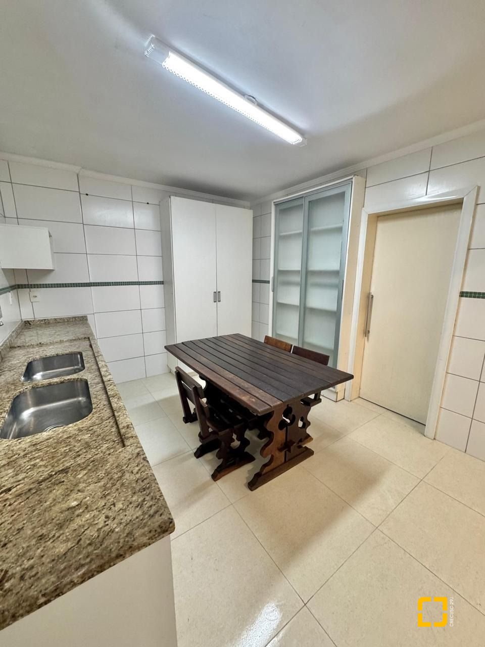 Apartamento com 91m², 3 quartos (sendo 1 suíte), 1 garagem, no bairro Ponta de Baixo em São José