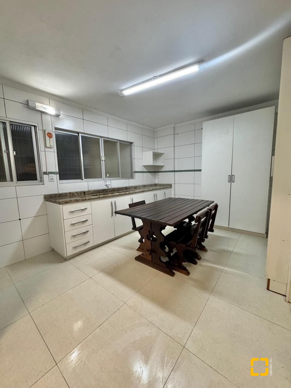 Apartamento com 91m², 3 quartos (sendo 1 suíte), 1 garagem, no bairro Ponta de Baixo em São José