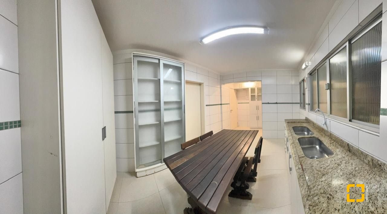 Apartamento com 91m², 3 quartos (sendo 1 suíte), 1 garagem, no bairro Ponta de Baixo em São José