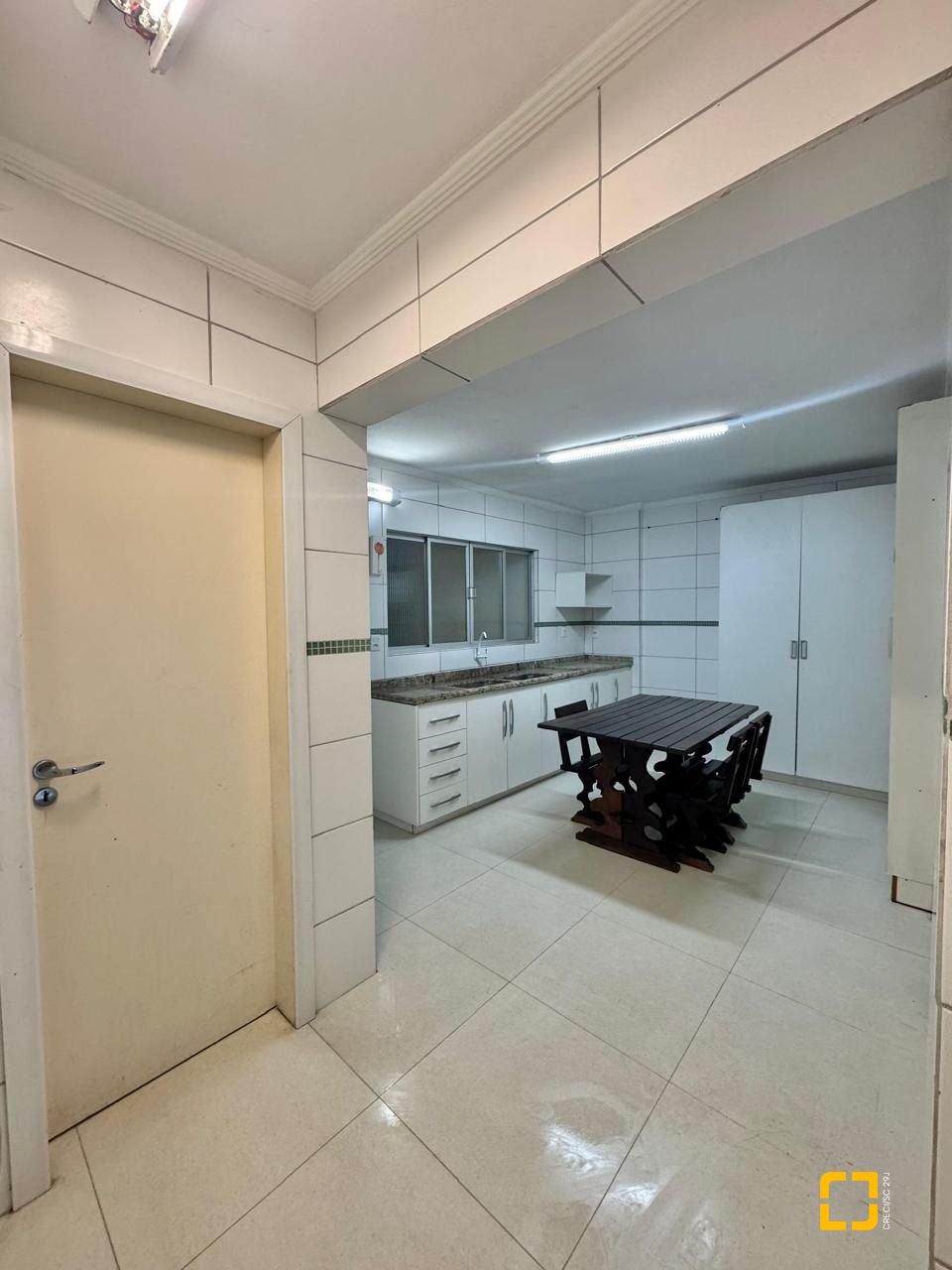 Apartamento com 91m², 3 quartos (sendo 1 suíte), 1 garagem, no bairro Ponta de Baixo em São José