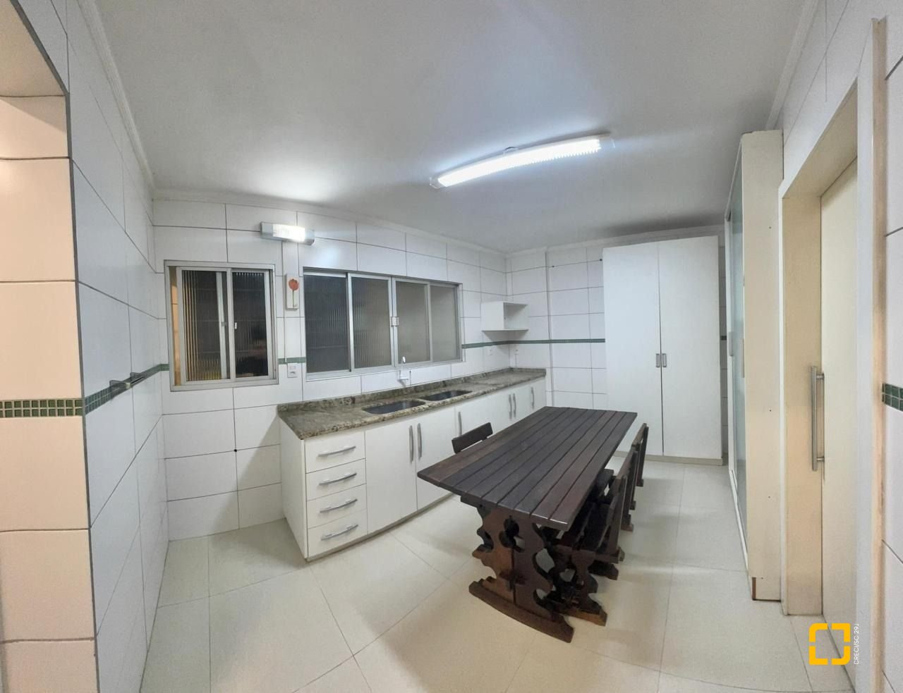 Apartamento com 91m², 3 quartos (sendo 1 suíte), 1 garagem, no bairro Ponta de Baixo em São José