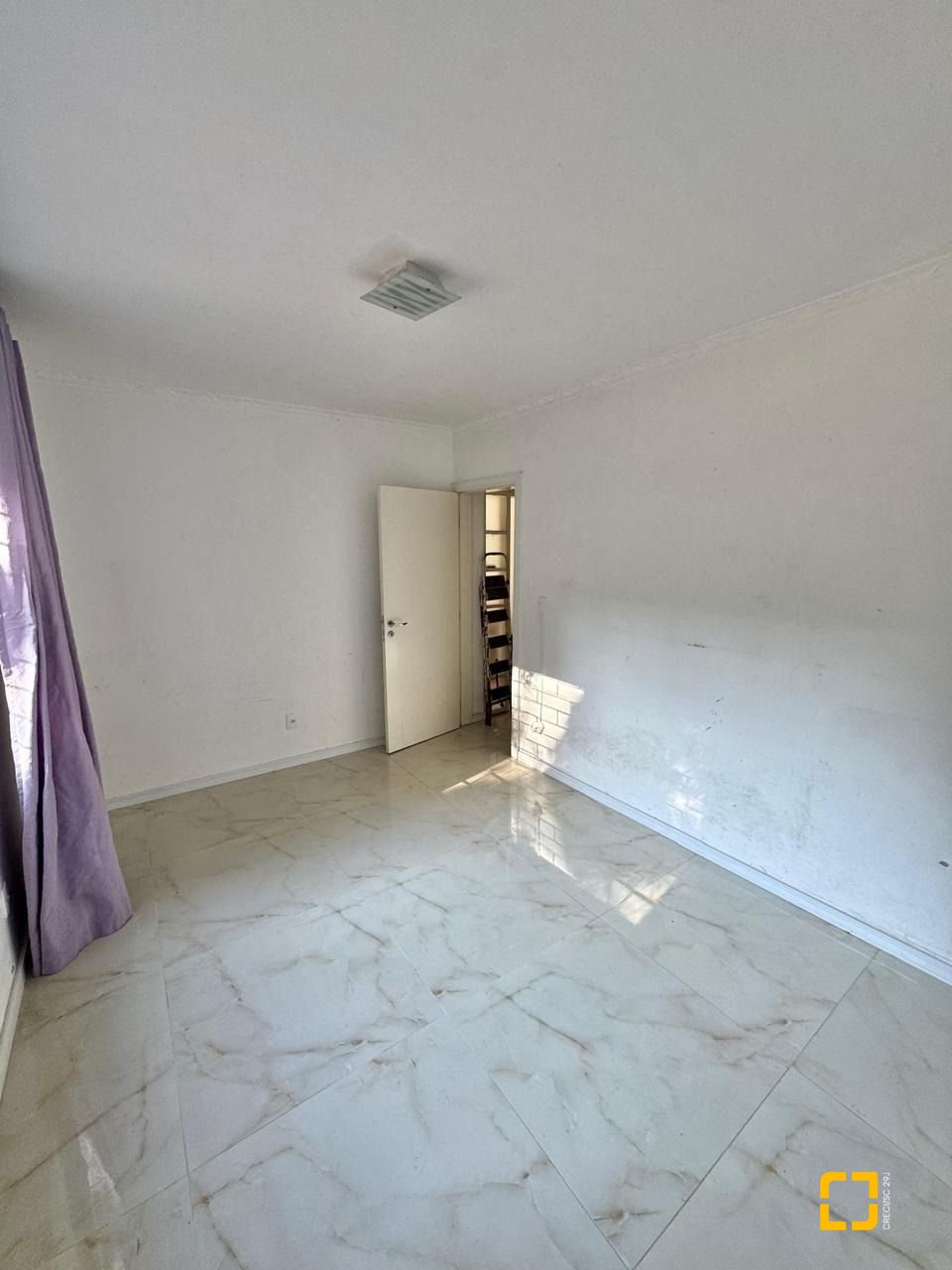 Apartamento com 91m², 3 quartos (sendo 1 suíte), 1 garagem, no bairro Ponta de Baixo em São José