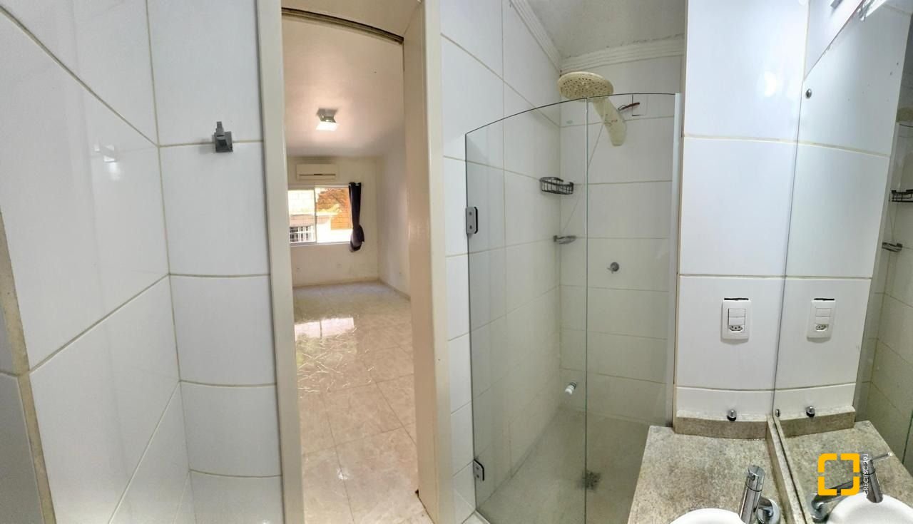 Apartamento com 91m², 3 quartos (sendo 1 suíte), 1 garagem, no bairro Ponta de Baixo em São José