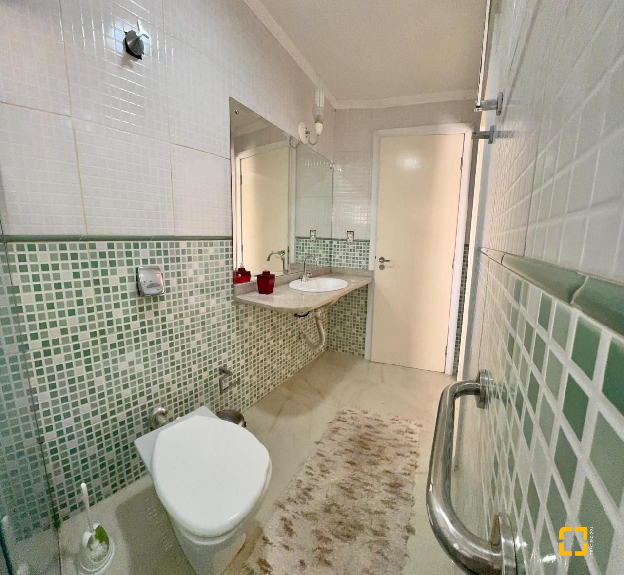 Apartamento com 91m², 3 quartos (sendo 1 suíte), 1 garagem, no bairro Ponta de Baixo em São José