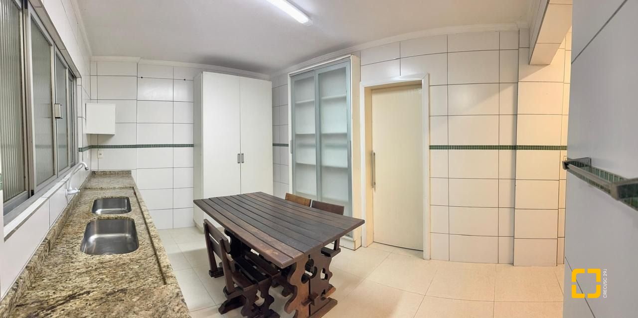 Apartamento com 91m², 3 quartos (sendo 1 suíte), 1 garagem, no bairro Ponta de Baixo em São José