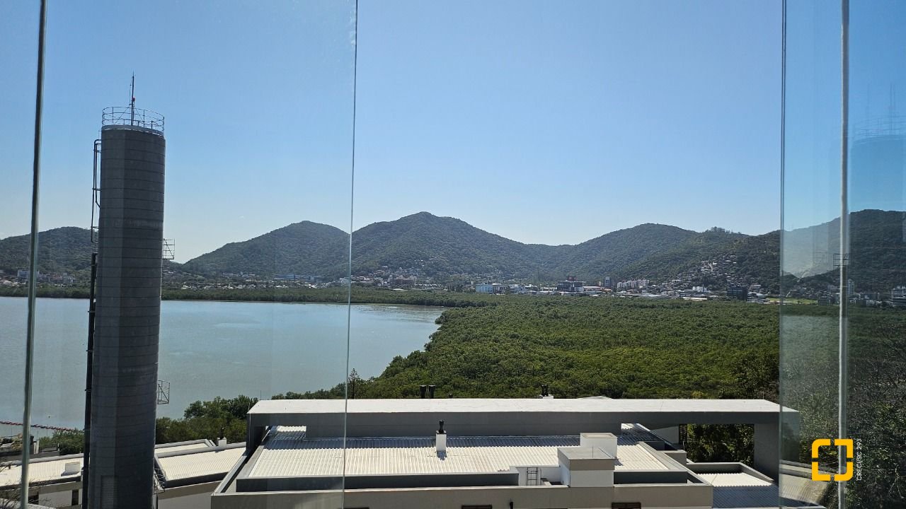 Apartamento com 150m², 7 quartos (sendo 3 suítes), 2 garagens, no bairro João Paulo em Florianópolis