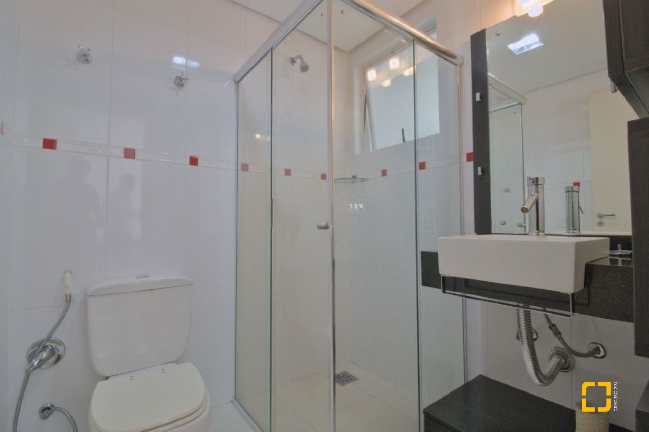 Apartamento com 150m², 7 quartos (sendo 3 suítes), 2 garagens, no bairro João Paulo em Florianópolis