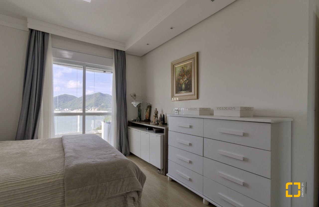 Apartamento com 150m², 7 quartos (sendo 3 suítes), 2 garagens, no bairro João Paulo em Florianópolis
