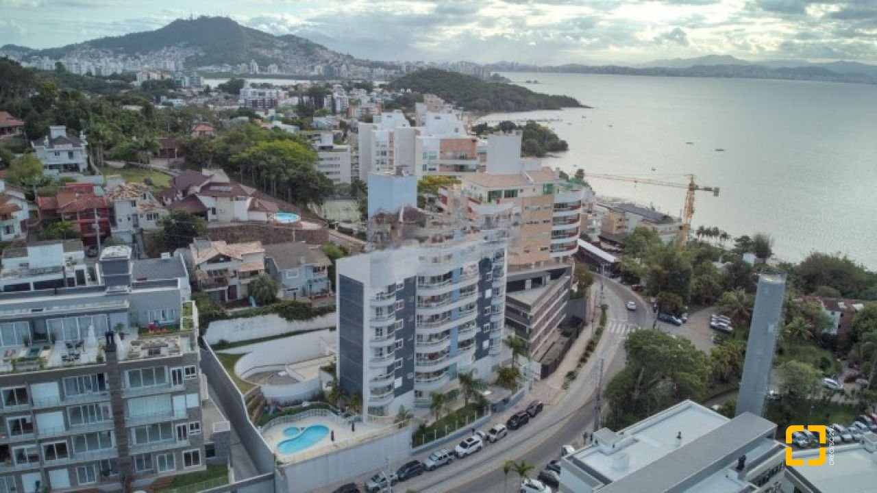Apartamento com 150m², 7 quartos (sendo 3 suítes), 2 garagens, no bairro João Paulo em Florianópolis