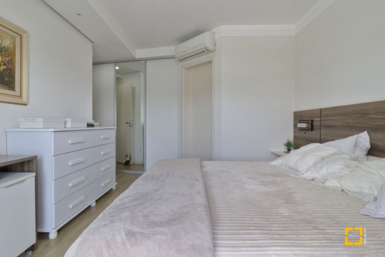 Apartamento com 150m², 7 quartos (sendo 3 suítes), 2 garagens, no bairro João Paulo em Florianópolis