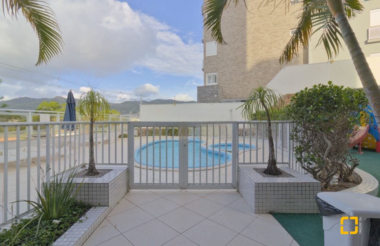 Apartamento com 150m², 7 quartos (sendo 3 suítes), 2 garagens, no bairro João Paulo em Florianópolis