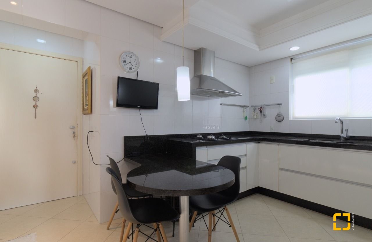 Apartamento com 150m², 7 quartos (sendo 3 suítes), 2 garagens, no bairro João Paulo em Florianópolis