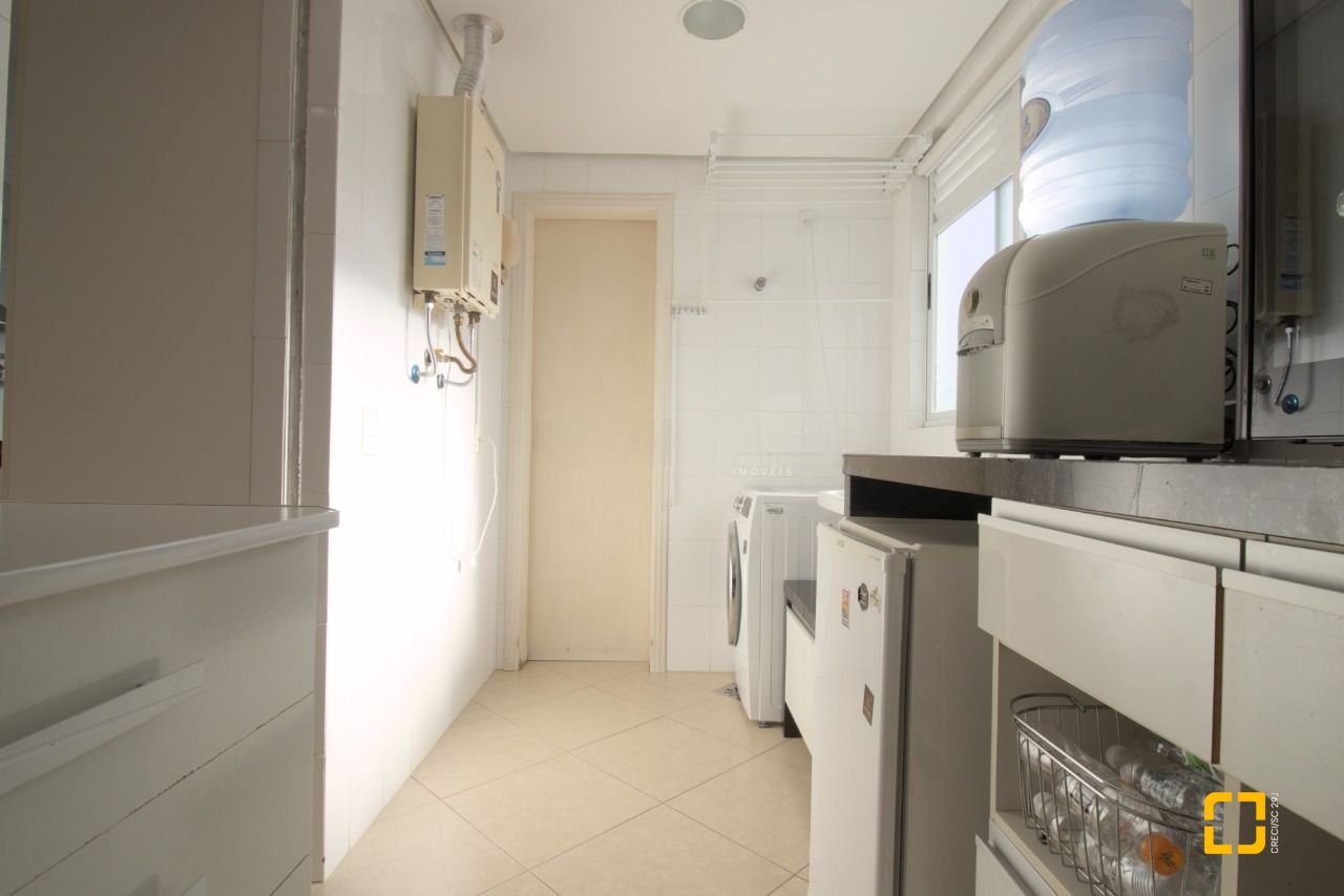 Apartamento com 150m², 7 quartos (sendo 3 suítes), 2 garagens, no bairro João Paulo em Florianópolis