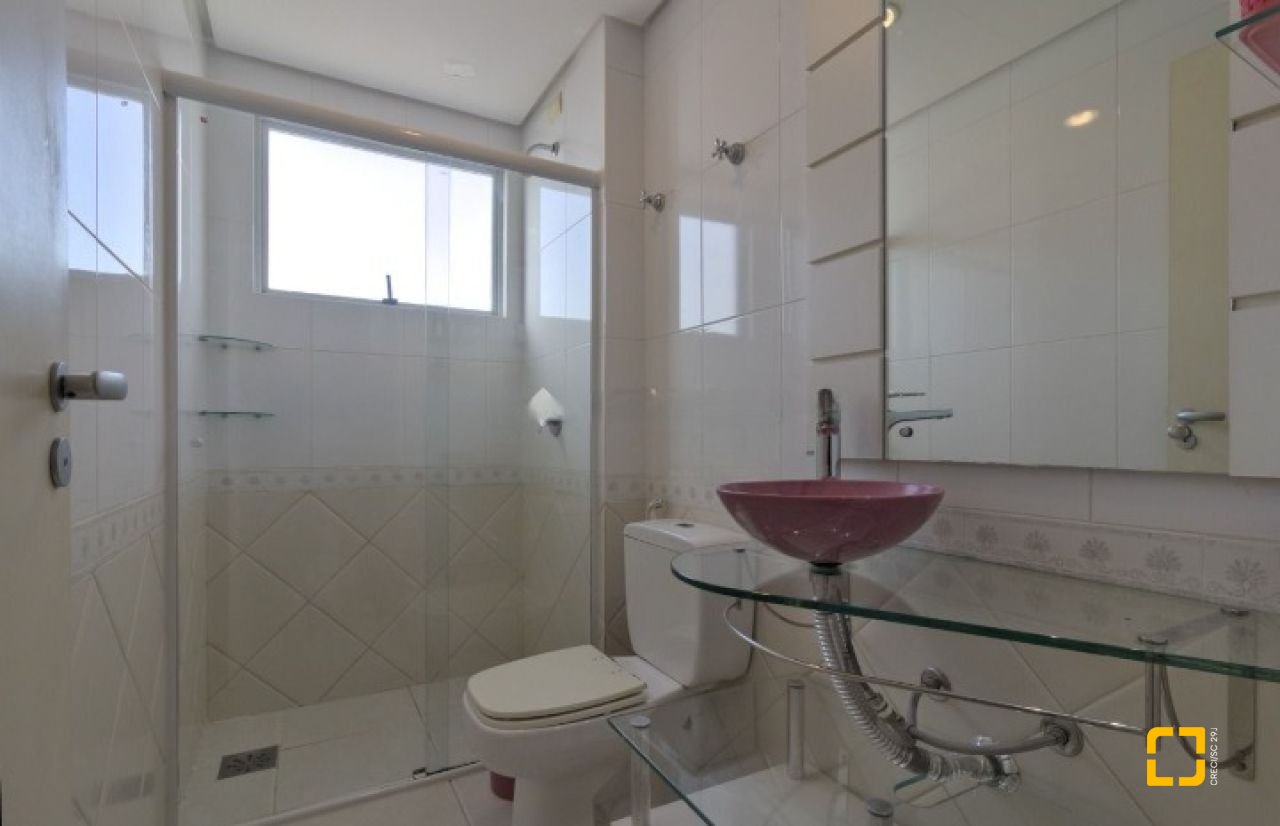 Apartamento com 150m², 7 quartos (sendo 3 suítes), 2 garagens, no bairro João Paulo em Florianópolis