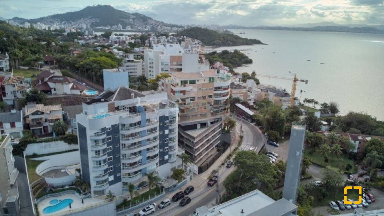 Apartamento com 150m², 7 quartos (sendo 3 suítes), 2 garagens, no bairro João Paulo em Florianópolis