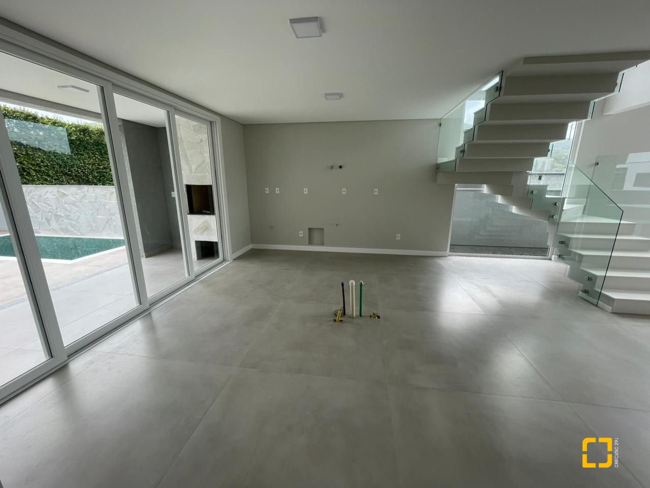 Casa de Condomínio com 339m², 4 quartos (sendo 4 suítes), 4 garagens, no bairro Pedra Branca em Palhoça