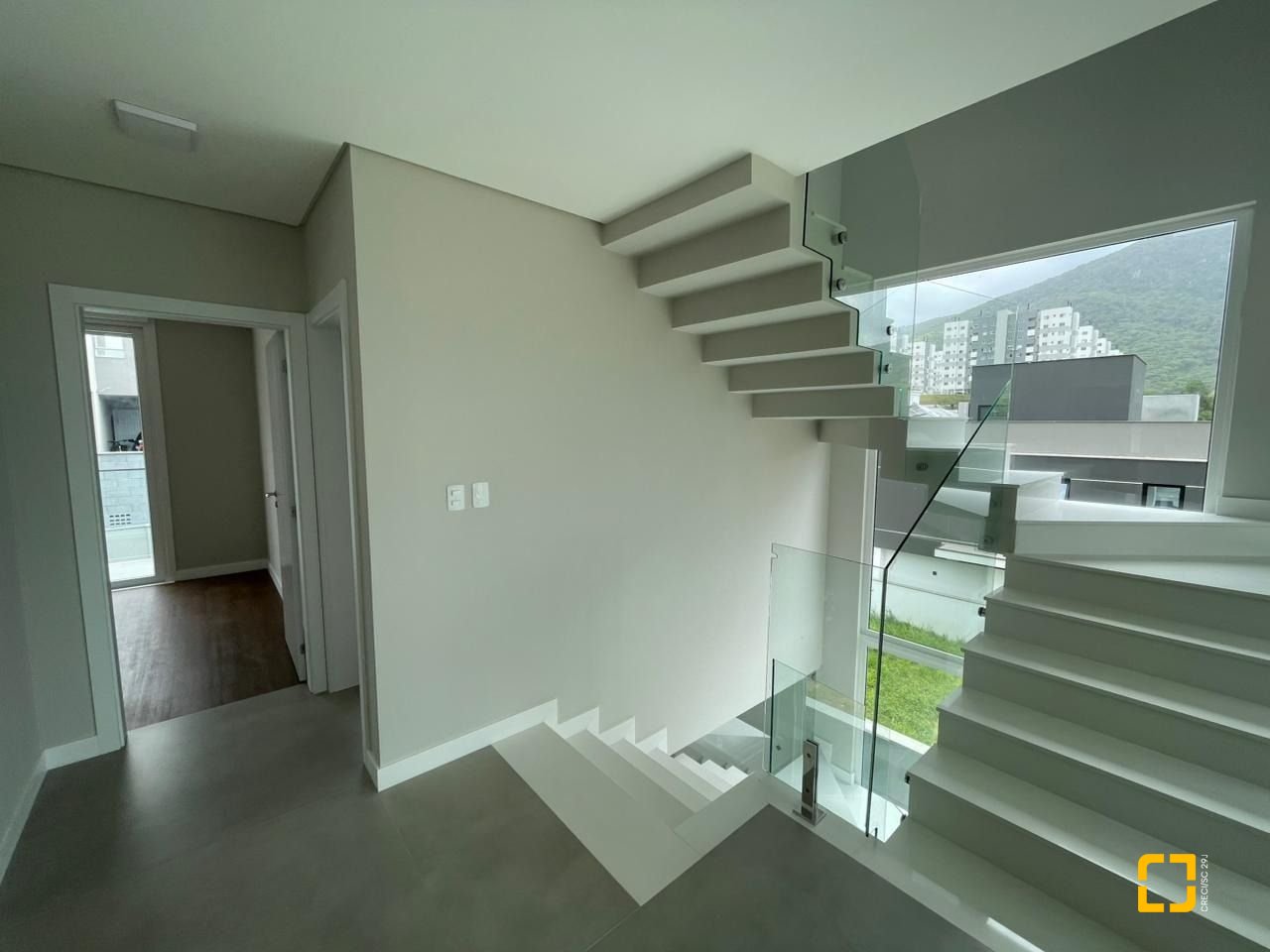 Casa de Condomínio com 339m², 4 quartos (sendo 4 suítes), 4 garagens, no bairro Pedra Branca em Palhoça