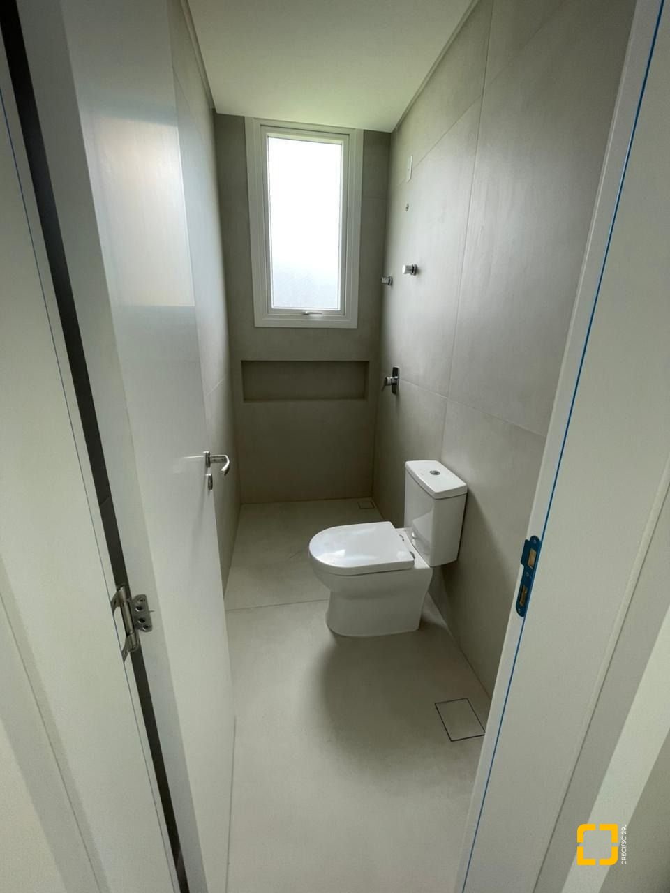 Casa de Condomínio com 339m², 4 quartos (sendo 4 suítes), 4 garagens, no bairro Pedra Branca em Palhoça