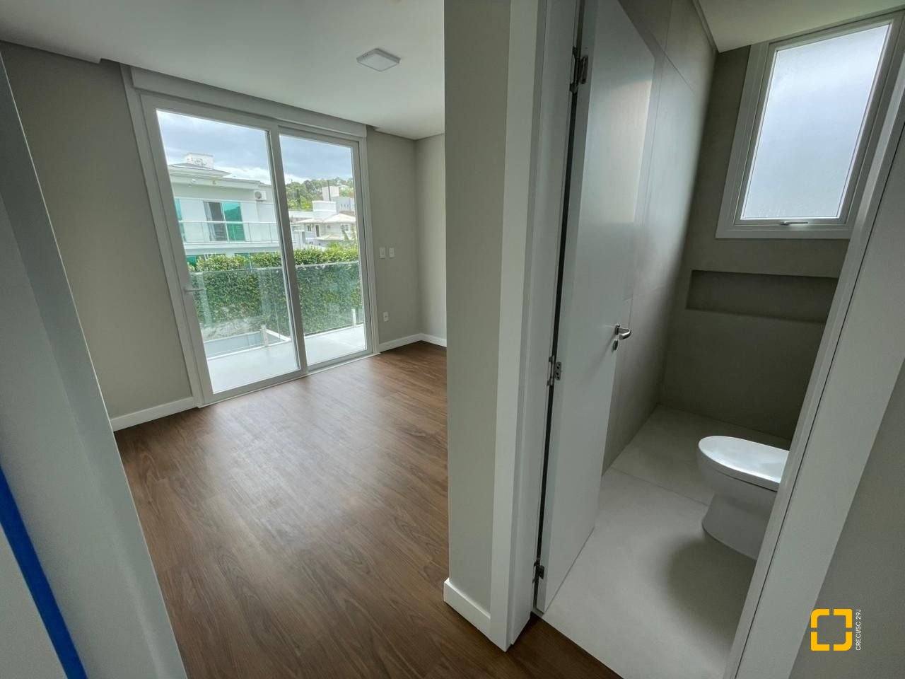 Casa de Condomínio com 339m², 4 quartos (sendo 4 suítes), 4 garagens, no bairro Pedra Branca em Palhoça