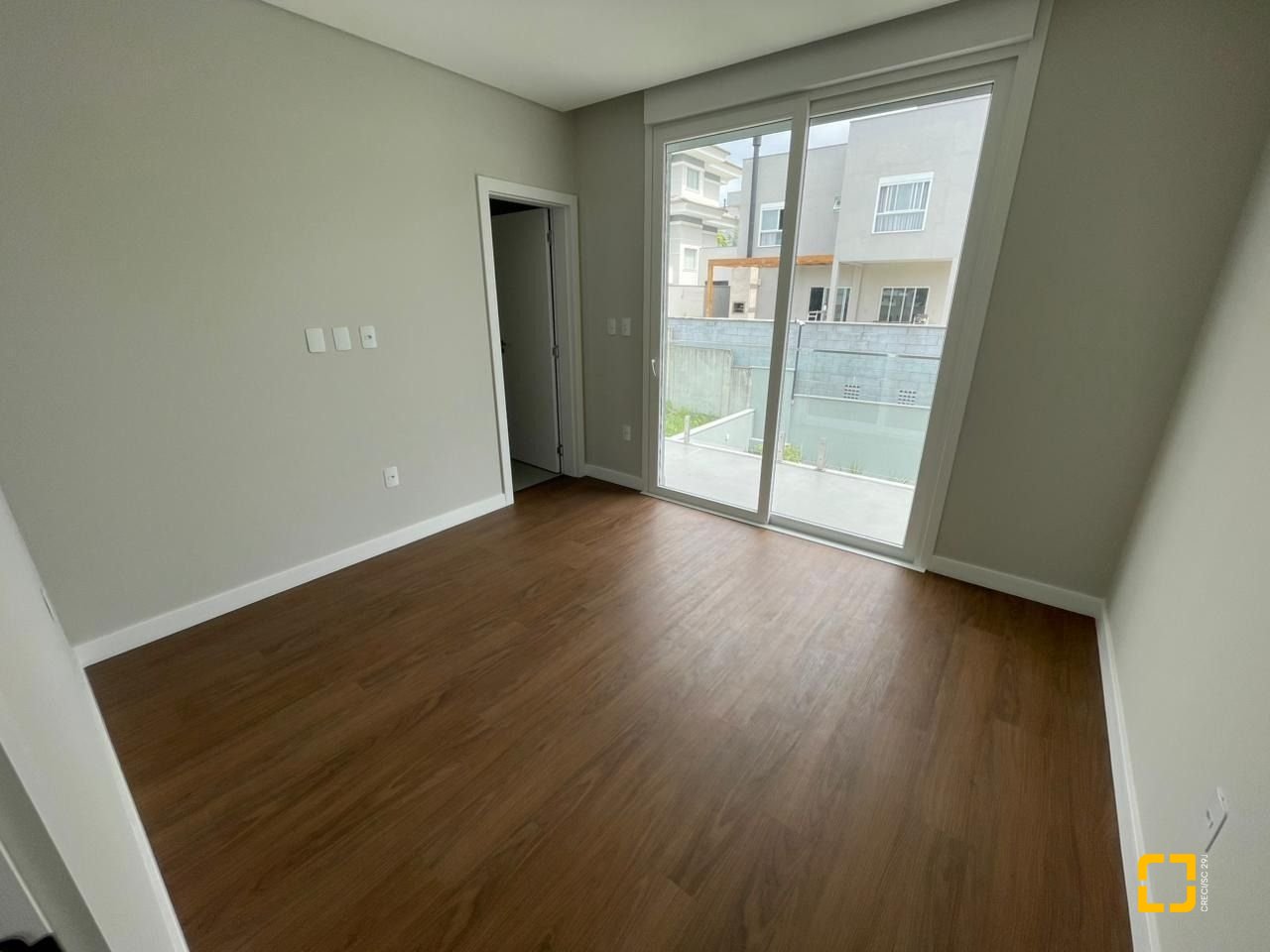 Casa de Condomínio com 339m², 4 quartos (sendo 4 suítes), 4 garagens, no bairro Pedra Branca em Palhoça