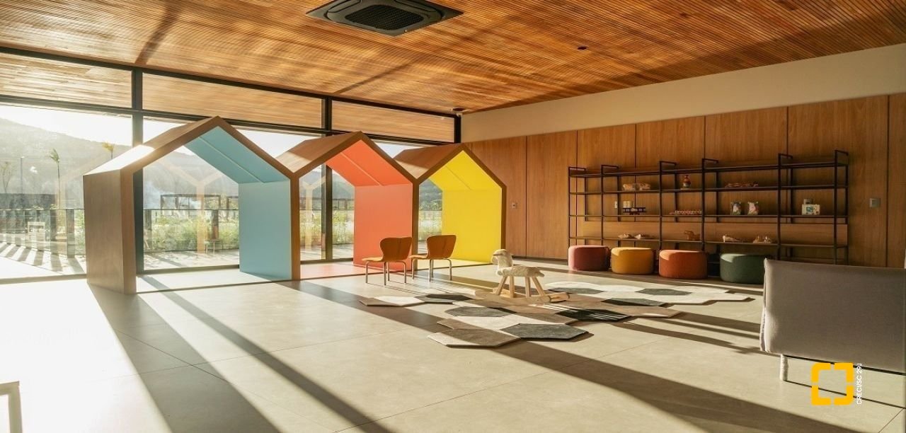 Casa de Condomínio com 339m², 4 quartos (sendo 4 suítes), 4 garagens, no bairro Pedra Branca em Palhoça