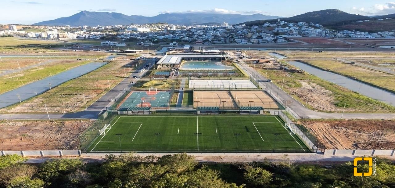 Casa de Condomínio com 339m², 4 quartos (sendo 4 suítes), 4 garagens, no bairro Pedra Branca em Palhoça